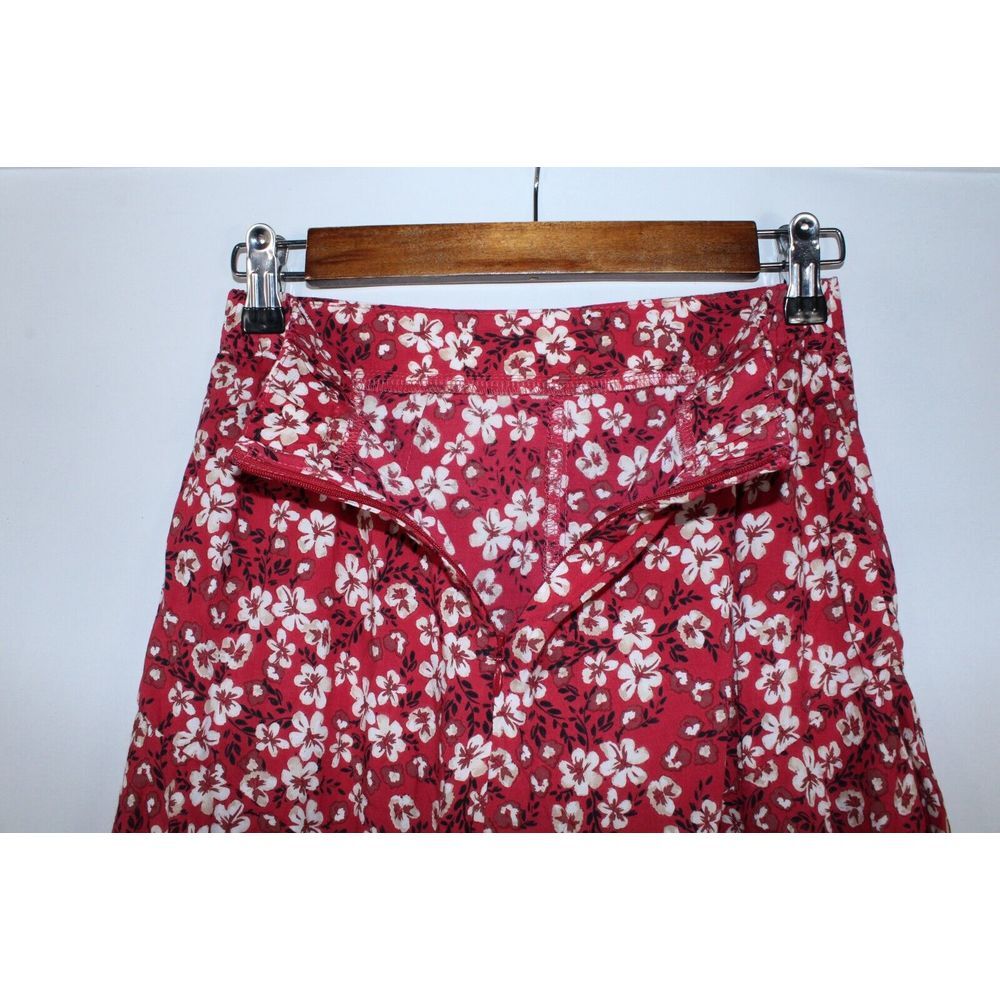 Kivari Women's XS Red White Floral Elastic Waist Rayon Shorts - Picture 6 of 10